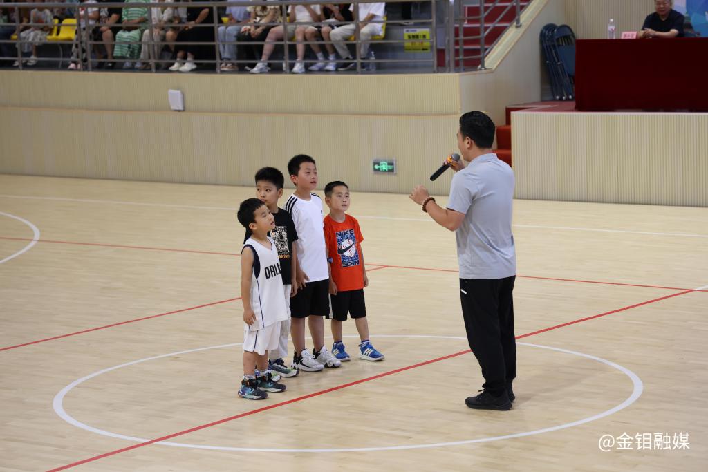 20240812-小球迷参加游戏互动.JPG