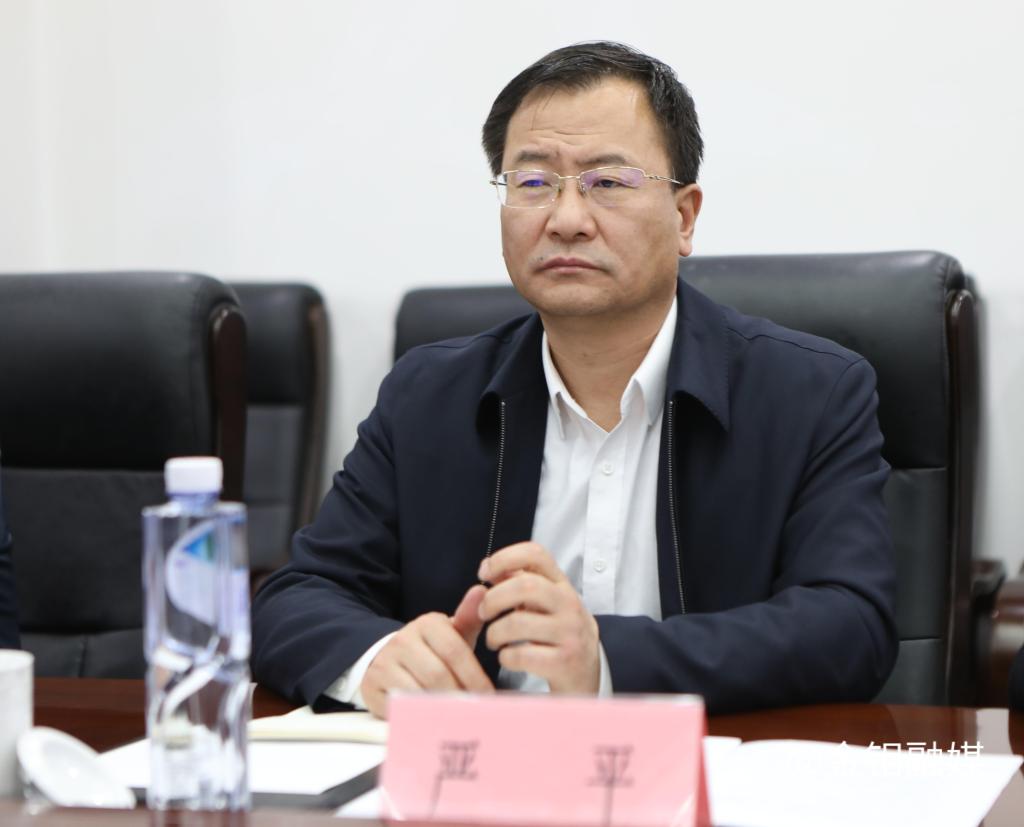 20231212-严平在金钼汝阳主持召开专题会议1.jpg